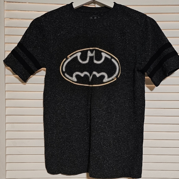 VINTAGE Batman Short Sleeve T-Shirt Neon Looking Logo Striped Sleeves Size Large - Picture 3 of 5